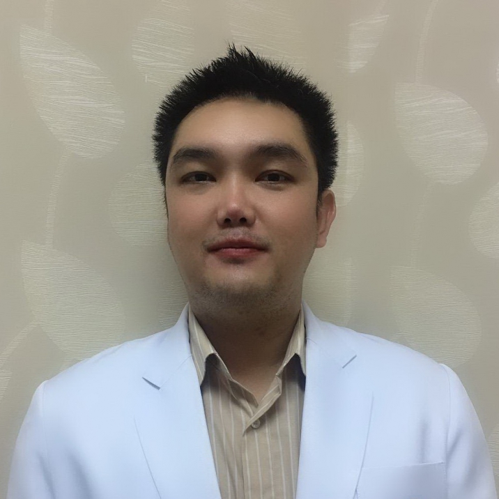 Dr.Nitiwut Saenmanot