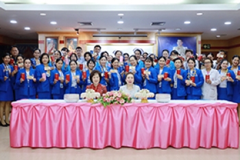 รดน้ำขอพรคณะผู้บริหารโรงพยาบาลเอกอุดร