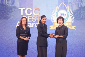 บริษัทอุดรพัฒนา (1994) จำกัด ดำเนินกิจการในนามโรงพยาบาลเอกอุดร รับมอบเข็มกลัดชมรมจรรยาบรรณ หอการค้าไทย