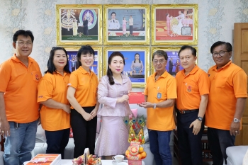 รับมอบส้มมงคลเทศกาลง่วนเซียว